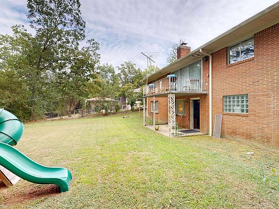 3rd image of 209 McMahan Dr