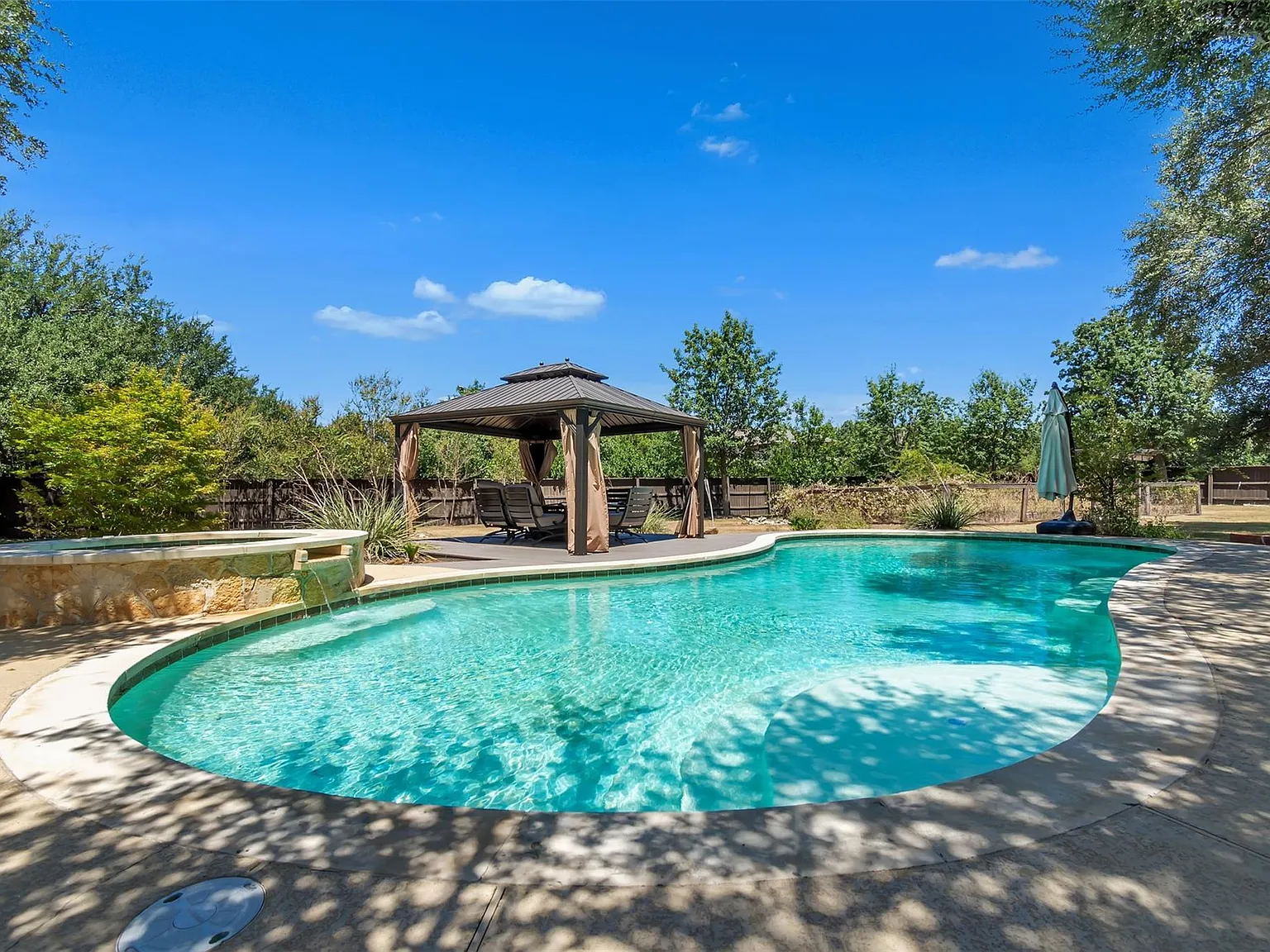 5 bed, 4.5 bath, 4651 sqft, $5,700 — Photo 2