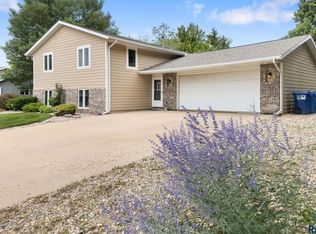 602 W 7th St, Dell Rapids, SD 57022