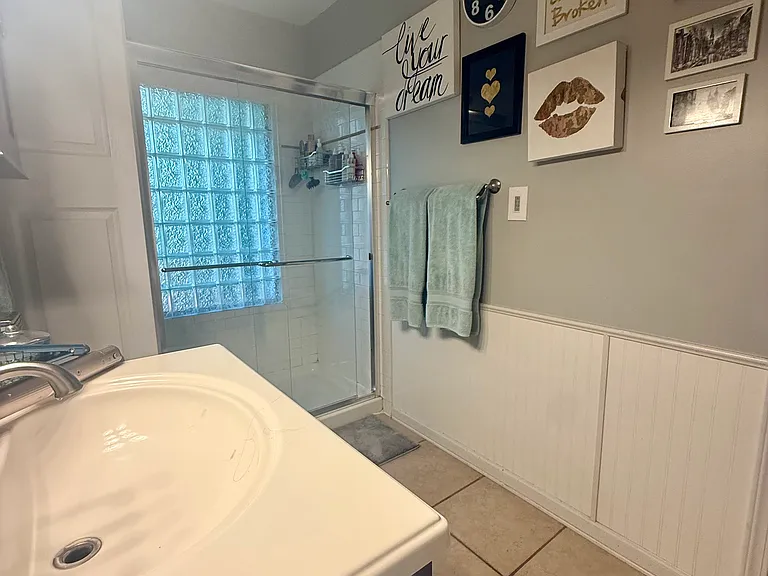 1400 Meadow Rd — Photo 15