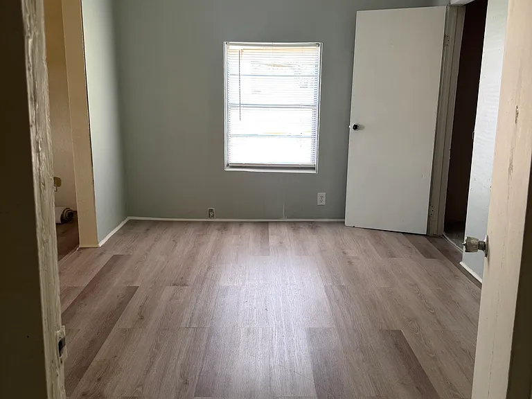 403 E Elk St — Photo 13