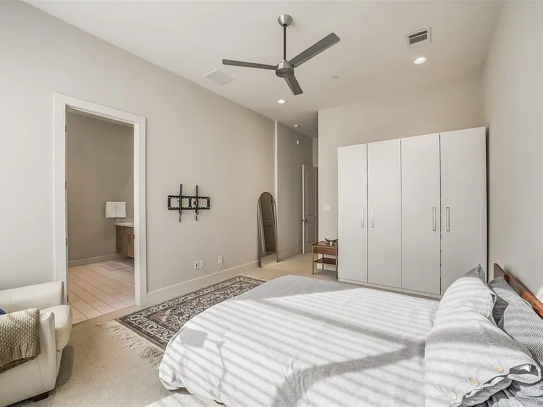 1004 California St #203 — Photo 23