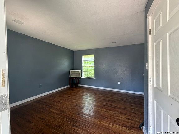 5th image of 116 Hot Wells Blvd Unit 1