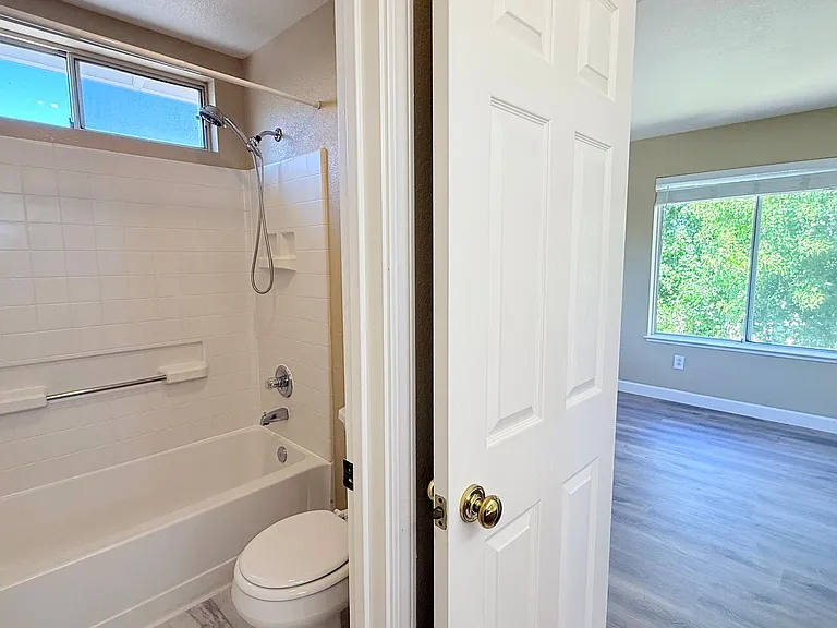 401 Skylark Ct — Photo 37