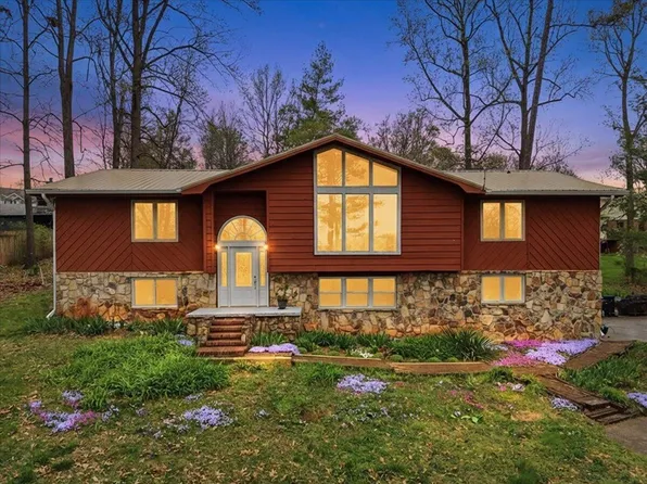 1090 Panther Creek Rd, Morristown, TN 37814