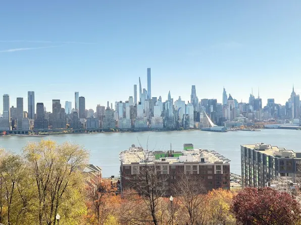 6051 Boulevard East image 3 of 12