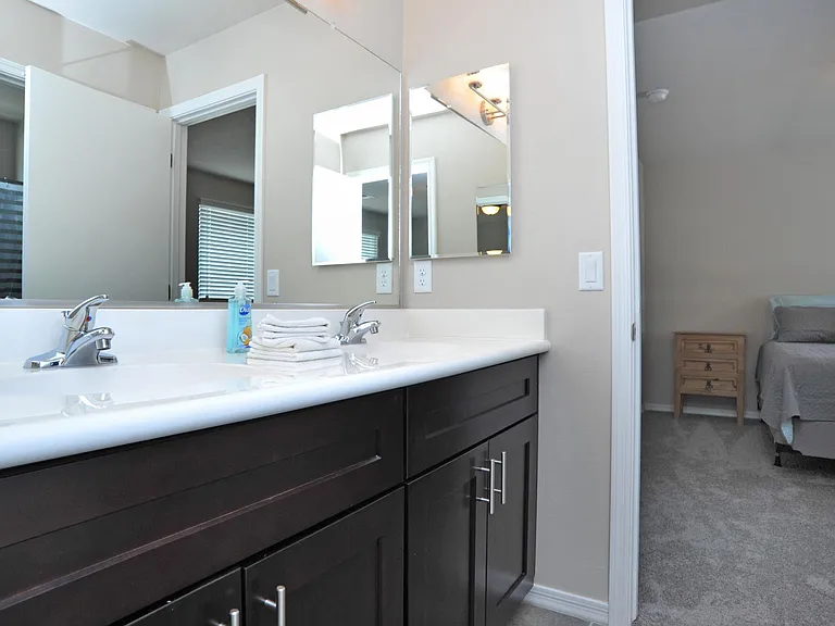 1218 E Blacklidge Dr — Photo 15