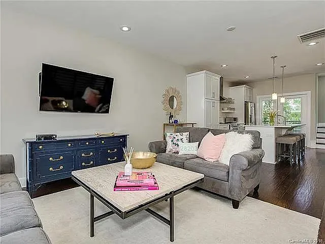 2830 Youngblood St — Photo 7