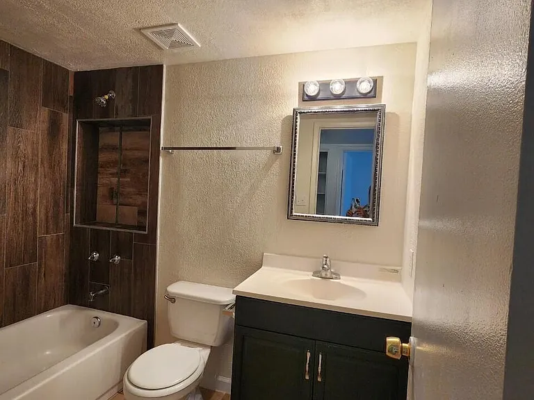 4266 N 68th Dr — Photo 7