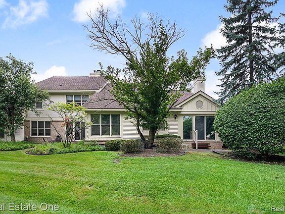 5th image of 7383 Simsbury Dr