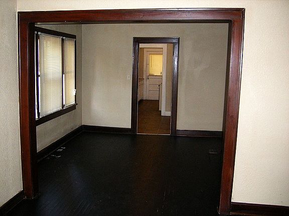 4th image of 5546 Garfield Ave