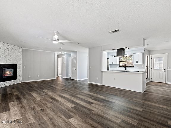 3rd image of 589 CHARLES CARROL Street