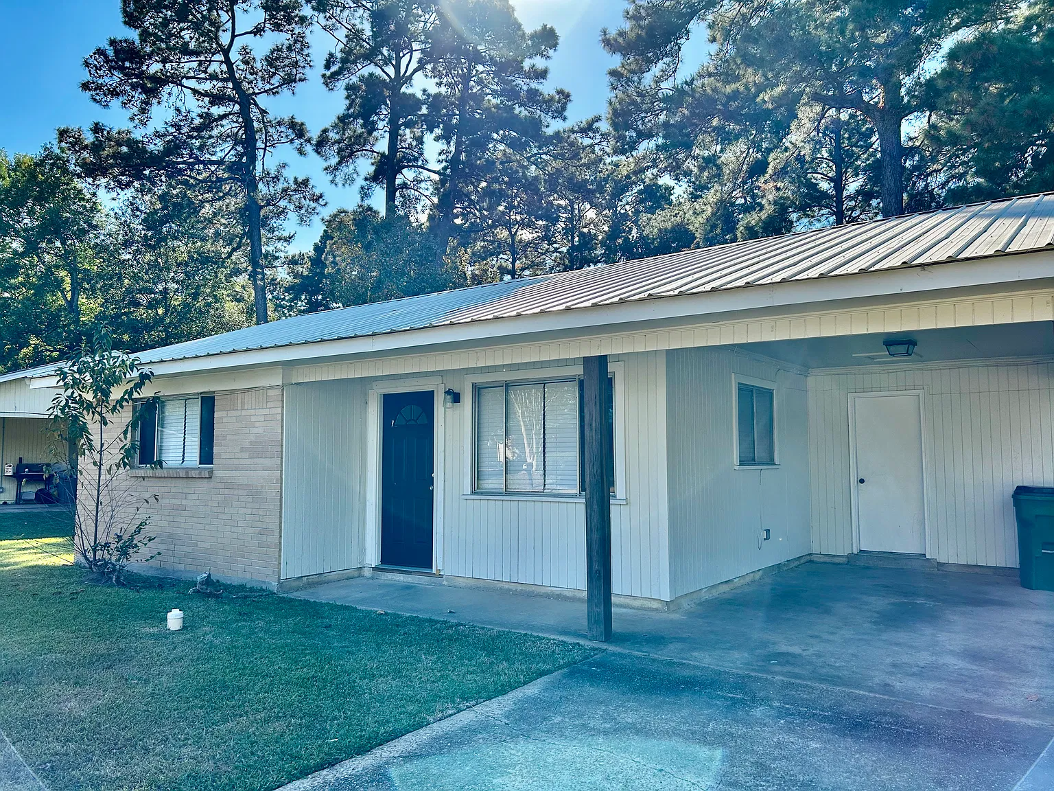 3 bed, 1.5 bath, 1400 sqft, $1,000 — Photo 2