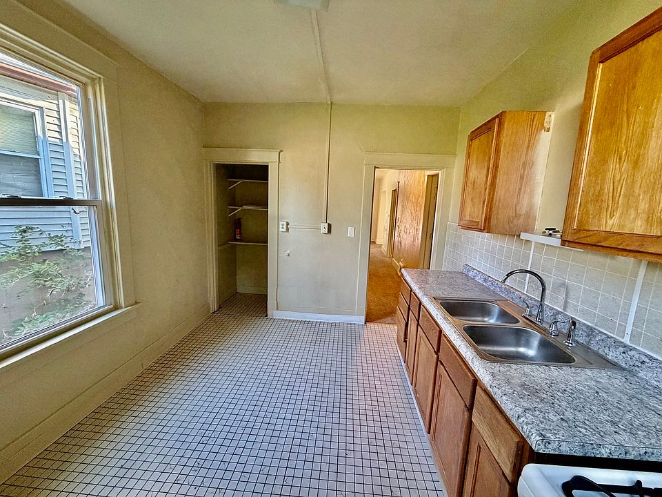 10th image of 1112 N Gaines St