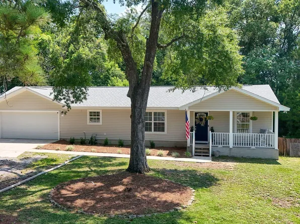 84 Captain St, Defuniak Springs, FL 32435