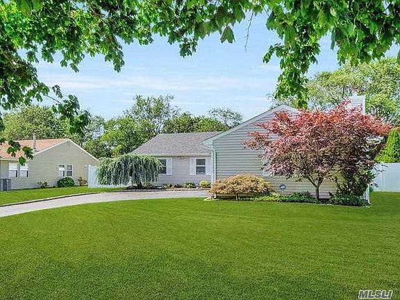 3rd image of 18 Blueberry Ln