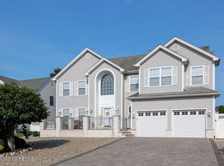 433 Mermaid Dr, Manahawkin, NJ 08050