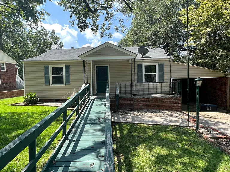 111 Reeves Ter — Photo 1