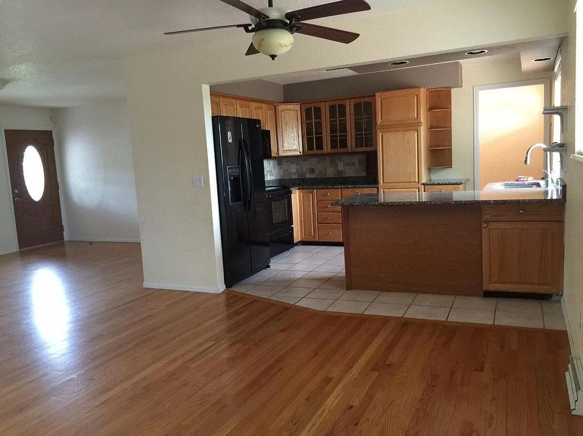 5 bed, 2480 sqft, $3,750 — Photo 3