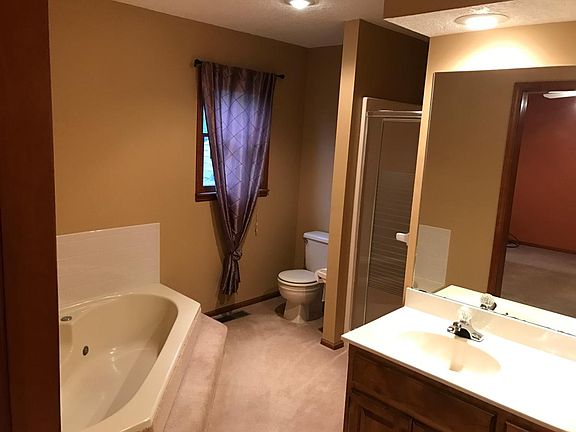 3rd image of 1105 NE Barnes Dr