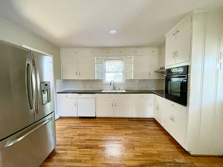 1051 S Holly St — Photo 5