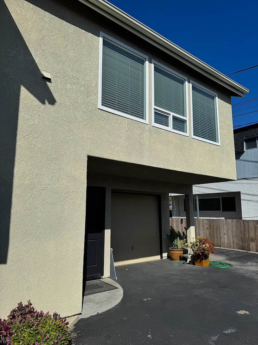 rear unit, down private drive - 117 Seaview Ave #B