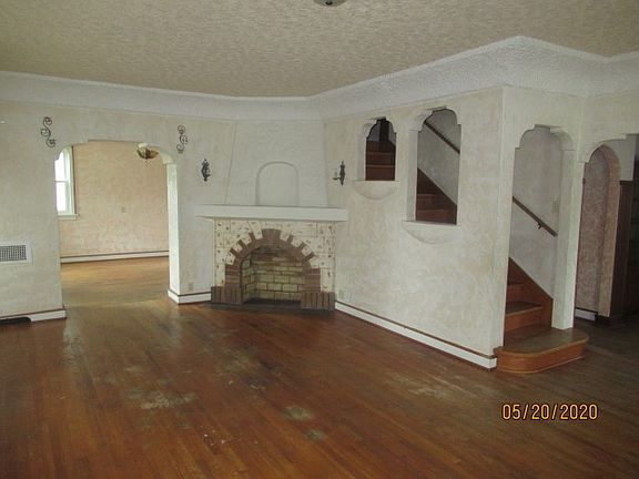 4th image of 319 South Broadway