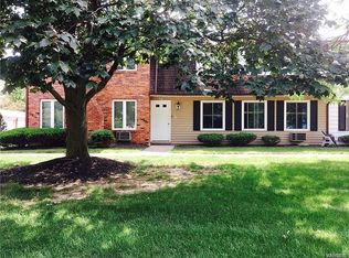 80 Wellington Ct, Amherst, NY 14221