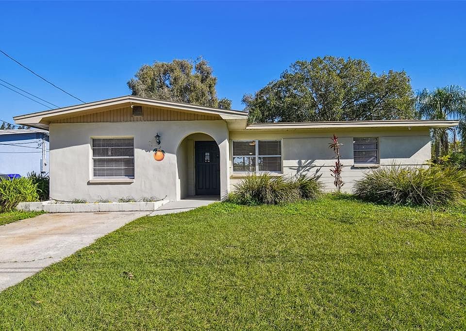 1st image of 419 Country Club Dr