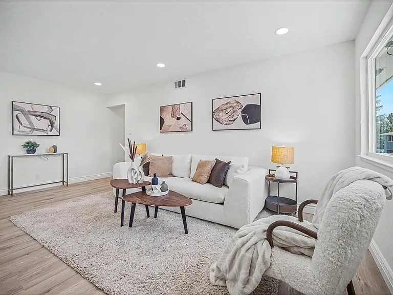 1318 Joplin Dr #4 — Photo 2