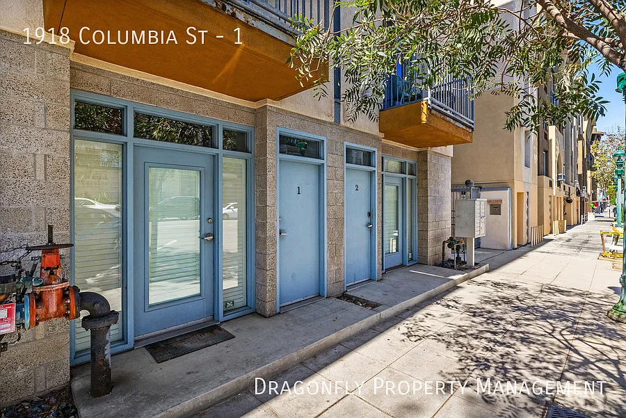 Building Photo - 1918 Columbia St #1