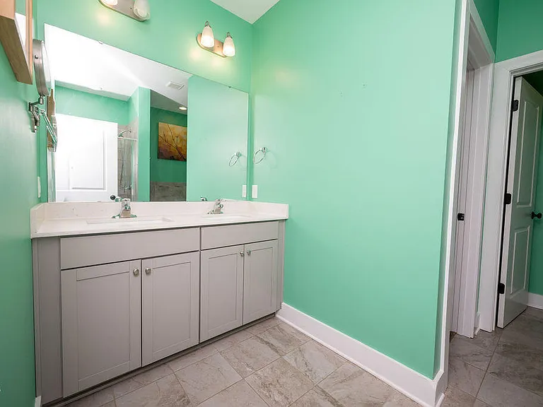 1026 Abbott St — Photo 11