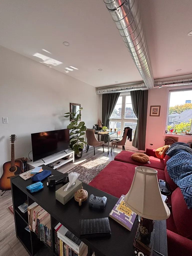 1 bed, 1.0 bath, 700 sqft, $1,860 — Photo 2