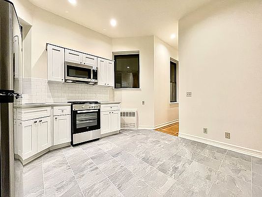 4th image of 129 E 90th St APT 5E