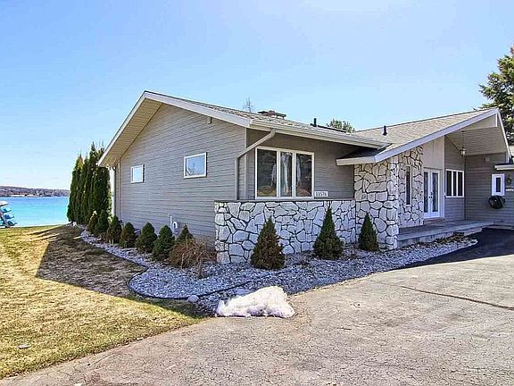 2nd image of 11576 Clearview Dr