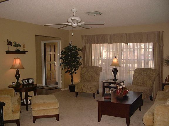 15x14  Spacious living room room