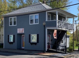 690 - 692 East Ave, Warwick, RI 02886