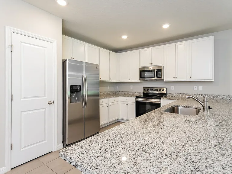 1013 Coatbridge Dr — Photo 8