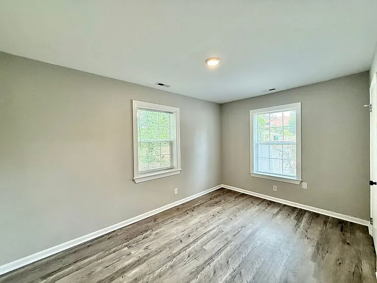 615B Burlington Ave #B — Photo 8