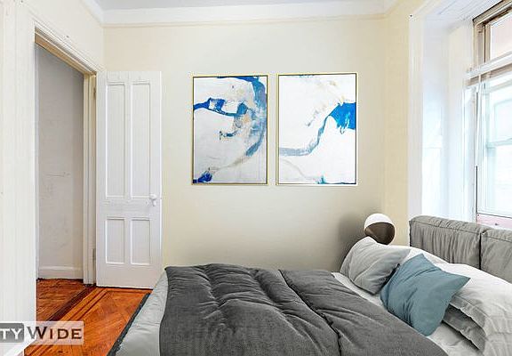 3rd image of 131 E 45th St #3FE