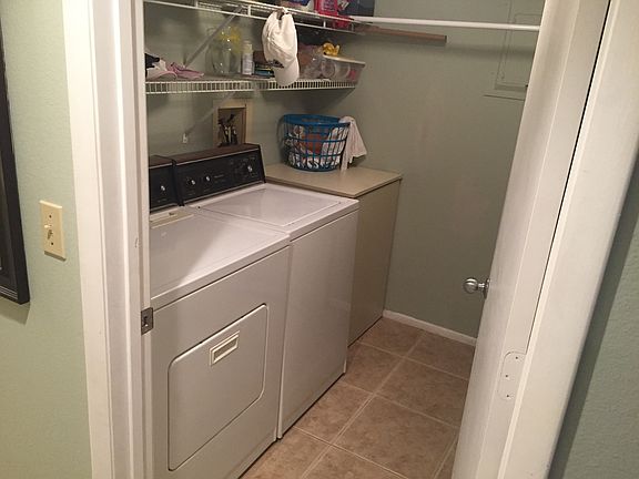Laundry w/storage
