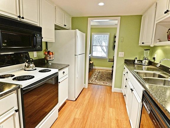 5th image of 3005 A Overton Dr