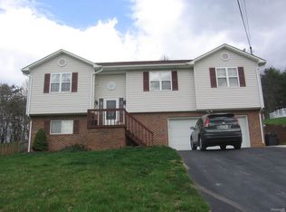 421 Neal Dr, Bluff City, TN 37618