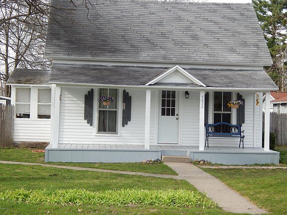 2nd image of 3022 5th St