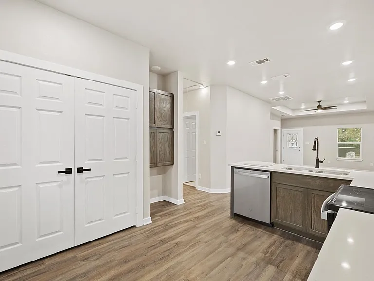 3105 W Jackson St — Photo 5