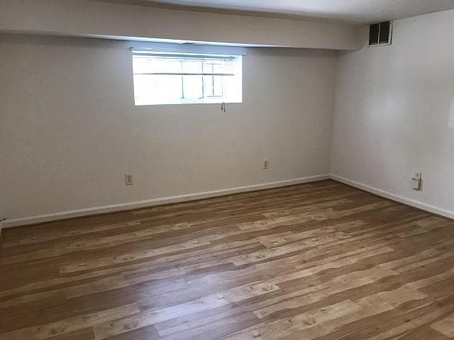 2nd image of 2344 W Barry Ave #Gdn