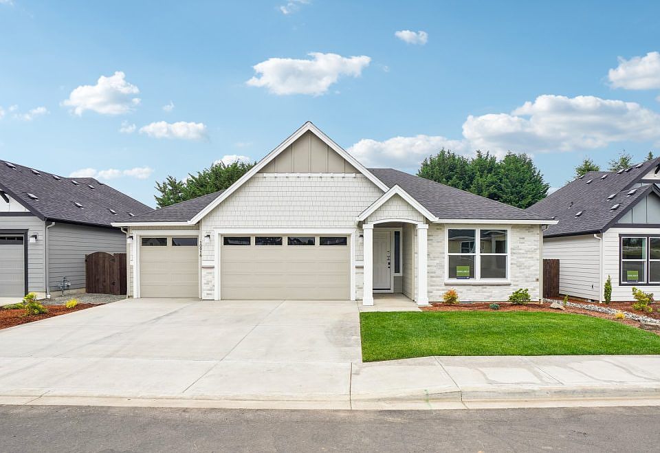 Falcon Pointe Community by Aho Construction
