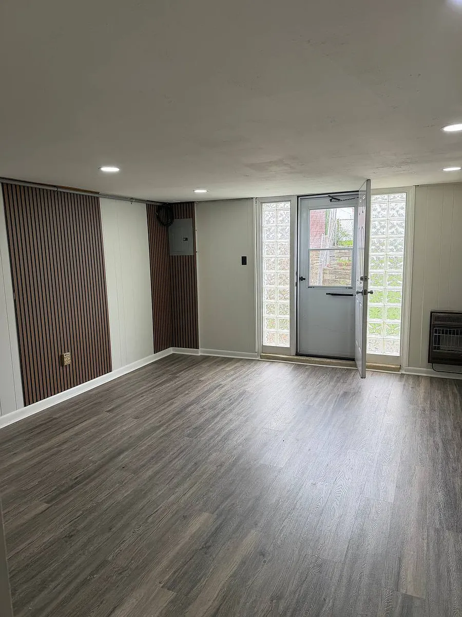 Building Photo - 3831 Charteris Rd