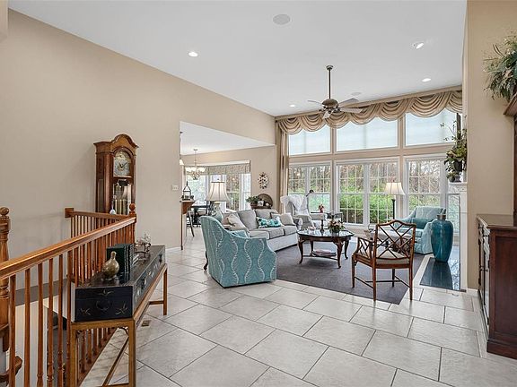 5th image of 9815 Grandview Lake Ct