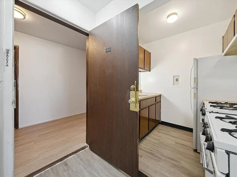 Parkside Apartments — Photo 14